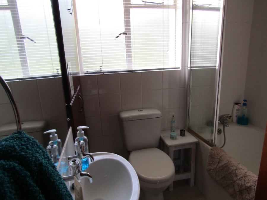 5 Bedroom Property for Sale in Oyster Bay Eastern Cape